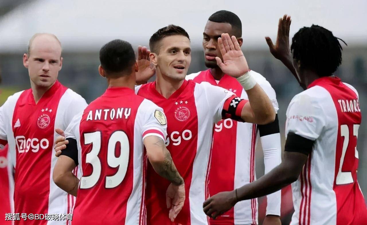 在攻防两端 在攻防两端