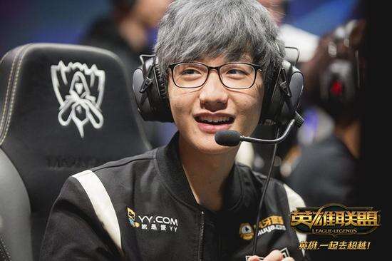 资格奠定了 资格奠定了